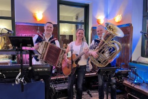 Trio_Die-Fetzigboarisch´n_Kastanienhof-Aying